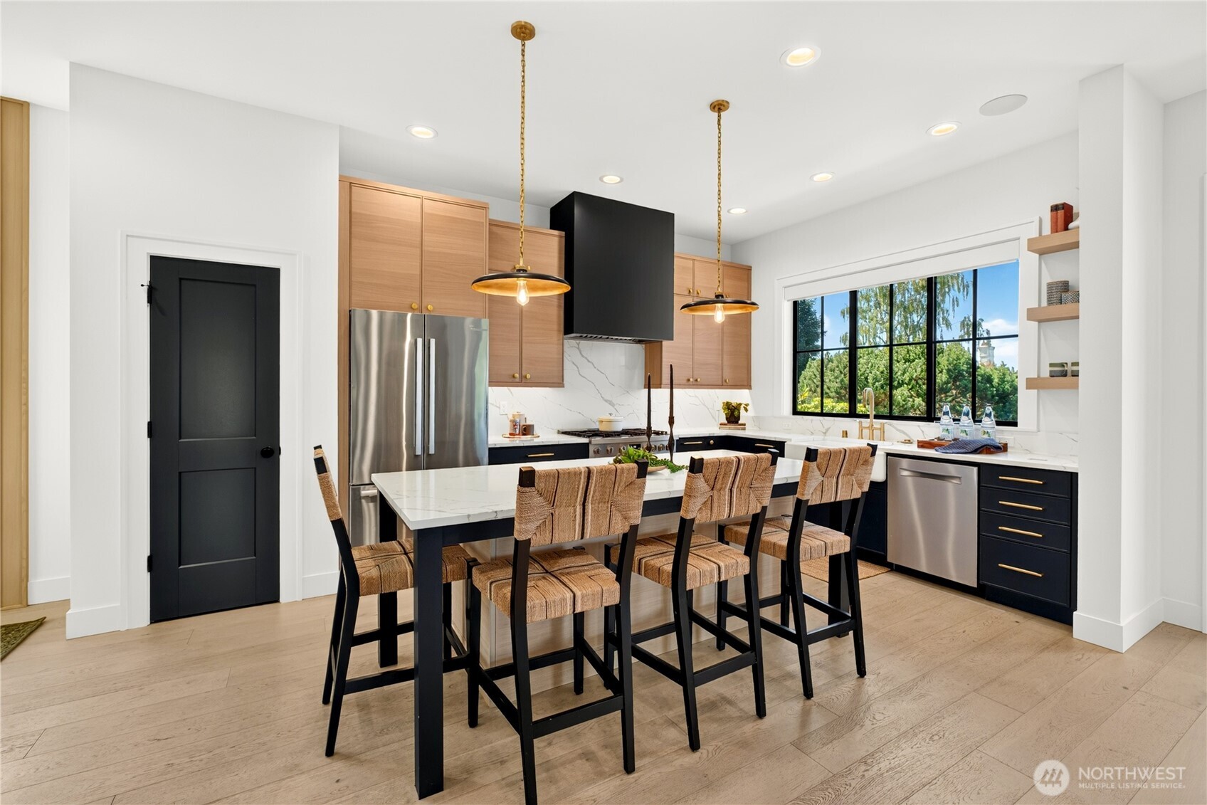 4021 West Raye Street Seattle, WA 98199 - Photo 7 of 39 Gallery Image 7