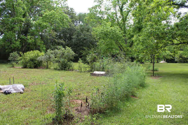 10375 Russ Road Daphne, AL 36526 - Photo 22 of 25 Garden area and plumbed with water