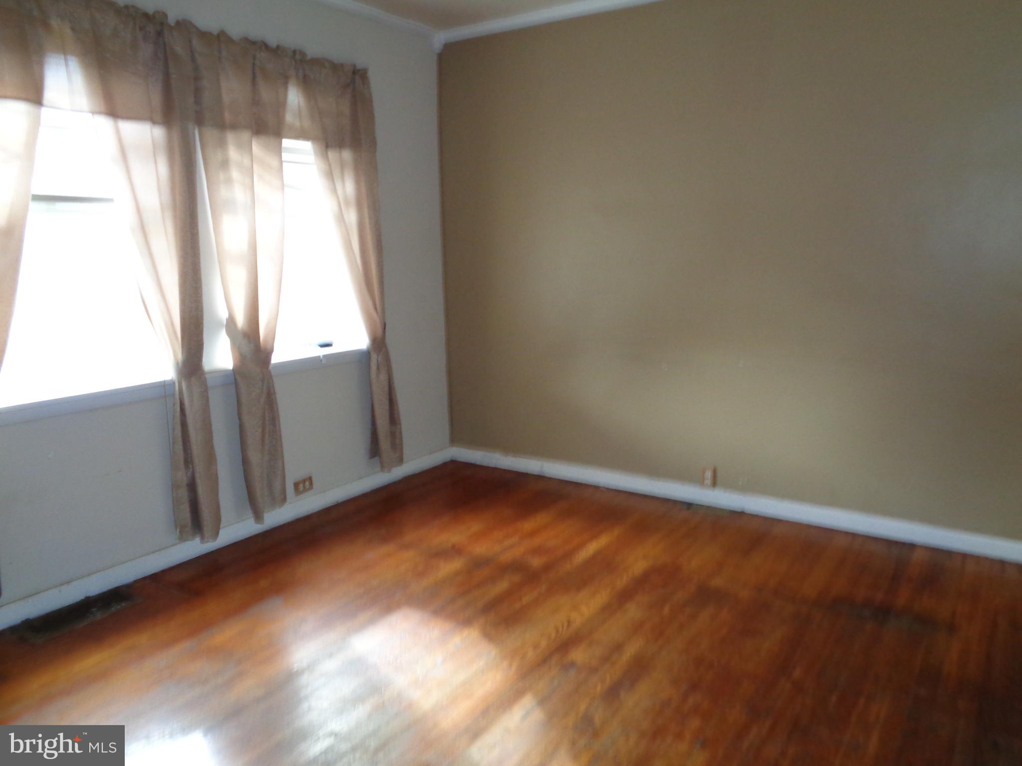 7044 Dunbar Road Baltimore, MD 21222 - Photo 3 of 12