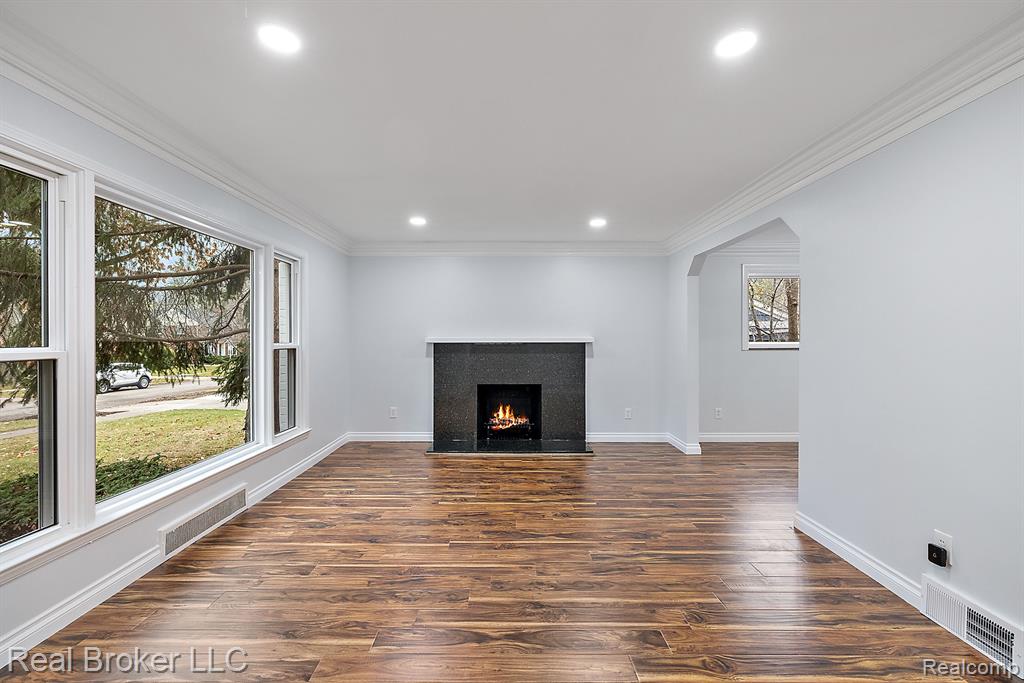 4137 Cumberland Road Berkley, MI 48072 - Photo 3 of 43