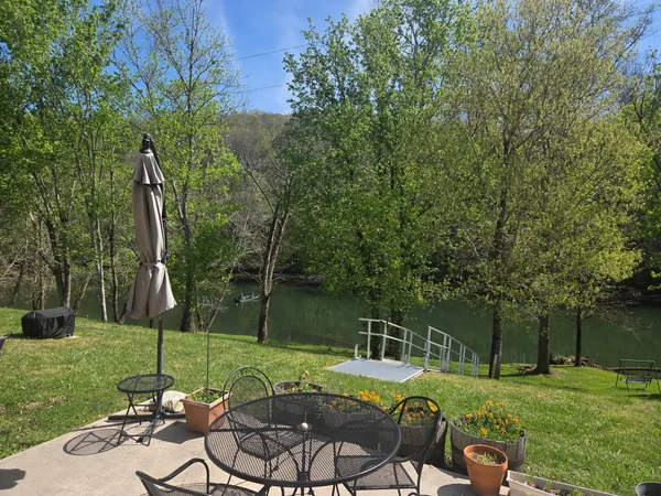 $427,000 | 906 Riverside Circle, Celina, TN 38551