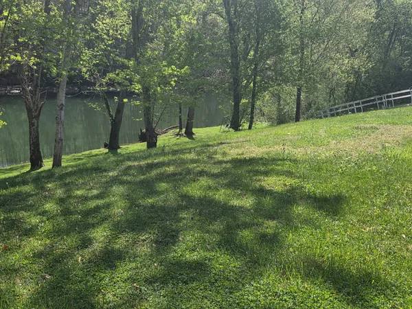 $427,000 | 906 Riverside Circle, Celina, TN 38551