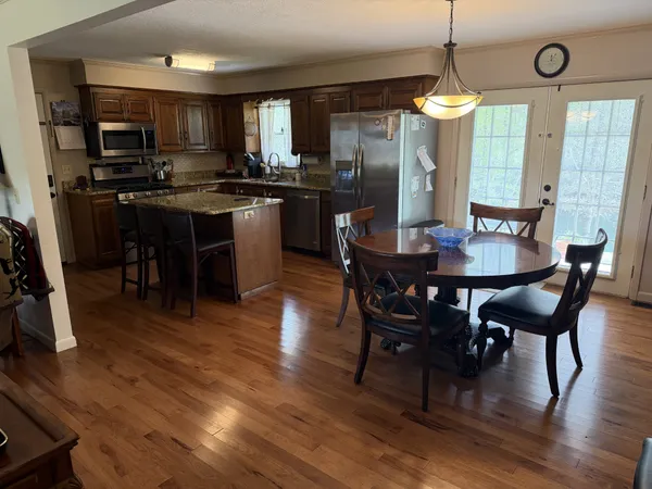 $445,000 | 906 Riverside Circle, Celina, TN 38551