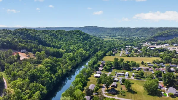 $427,000 | 906 Riverside Circle, Celina, TN 38551