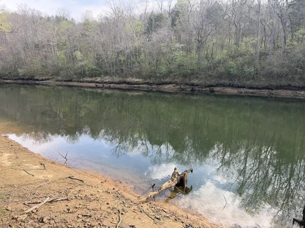 $445,000 | 906 Riverside Circle, Celina, TN 38551