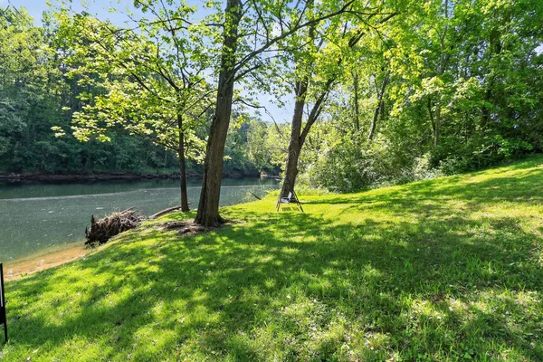 $427,000 | 906 Riverside Circle, Celina, TN 38551
