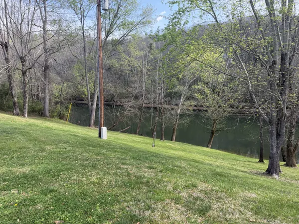$445,000 | 906 Riverside Circle, Celina, TN 38551