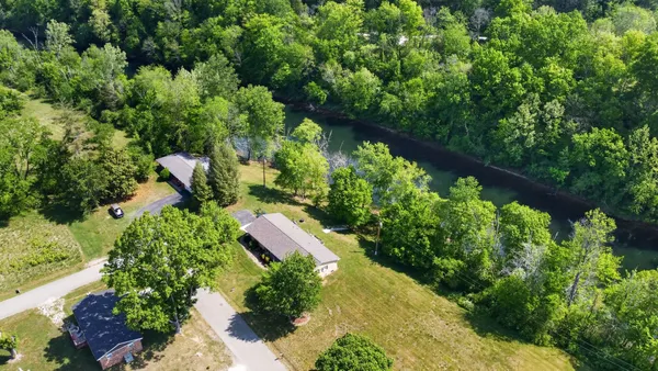 $427,000 | 906 Riverside Circle, Celina, TN 38551
