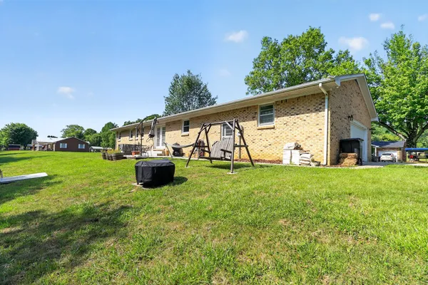 $427,000 | 906 Riverside Circle, Celina, TN 38551