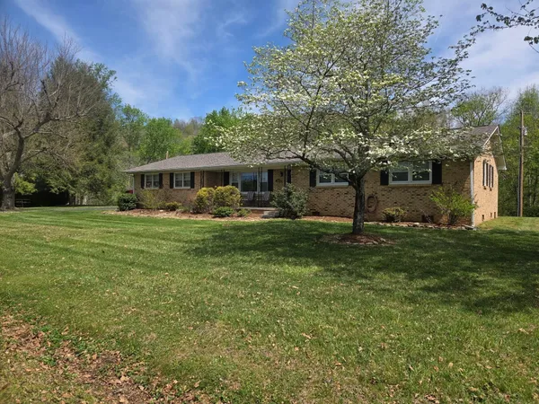 $445,000 | 906 Riverside Circle, Celina, TN 38551