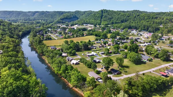 $427,000 | 906 Riverside Circle, Celina, TN 38551