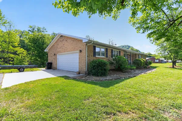 $427,000 | 906 Riverside Circle, Celina, TN 38551