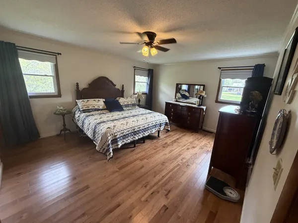 $445,000 | 906 Riverside Circle, Celina, TN 38551