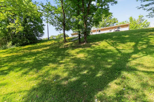 $427,000 | 906 Riverside Circle, Celina, TN 38551
