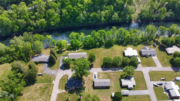 $427,000 | 906 Riverside Circle, Celina, TN 38551