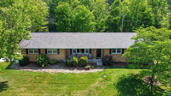 $427,000 | 906 Riverside Circle, Celina, TN 38551