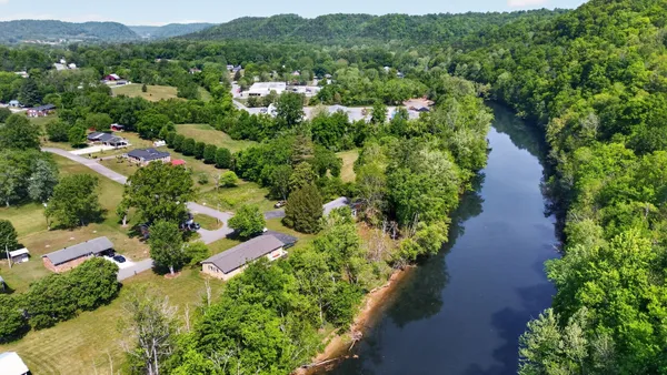 $427,000 | 906 Riverside Circle, Celina, TN 38551