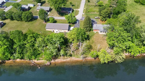 $427,000 | 906 Riverside Circle, Celina, TN 38551