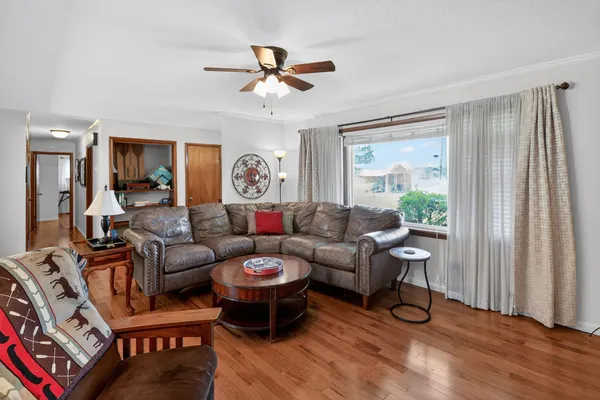 $427,000 | 906 Riverside Circle, Celina, TN 38551