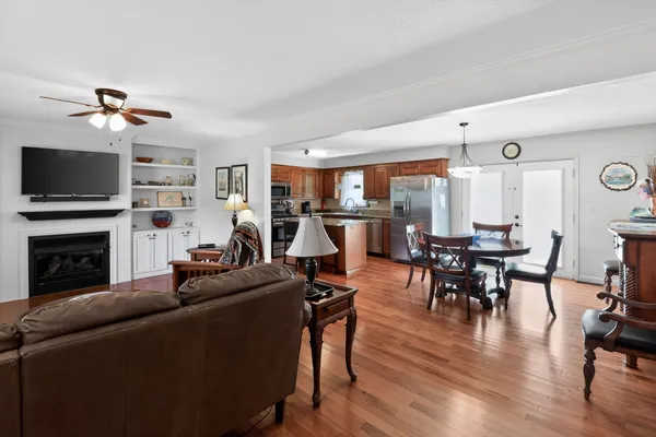 $427,000 | 906 Riverside Circle, Celina, TN 38551