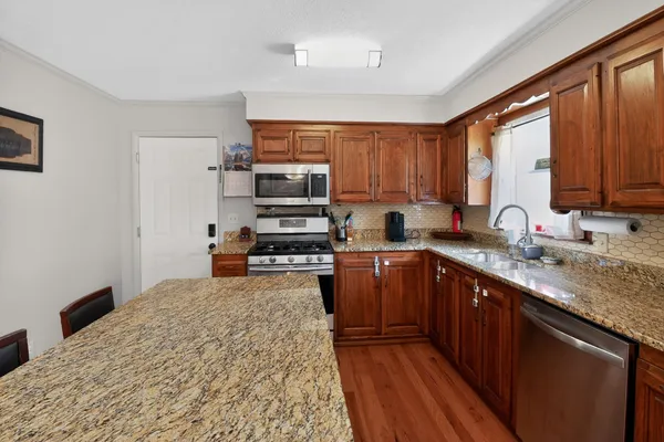$427,000 | 906 Riverside Circle, Celina, TN 38551