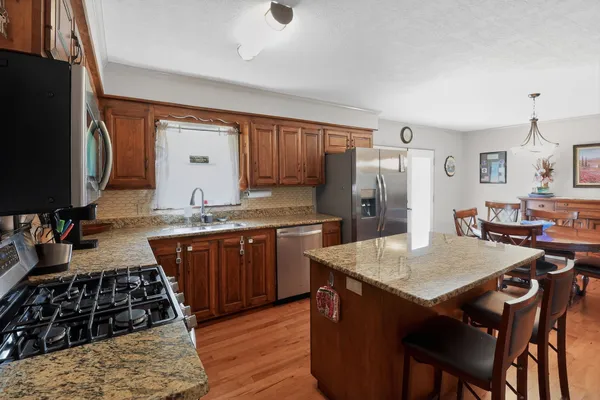 $427,000 | 906 Riverside Circle, Celina, TN 38551