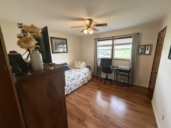 $445,000 | 906 Riverside Circle, Celina, TN 38551