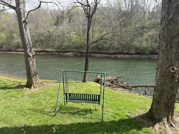 $445,000 | 906 Riverside Circle, Celina, TN 38551