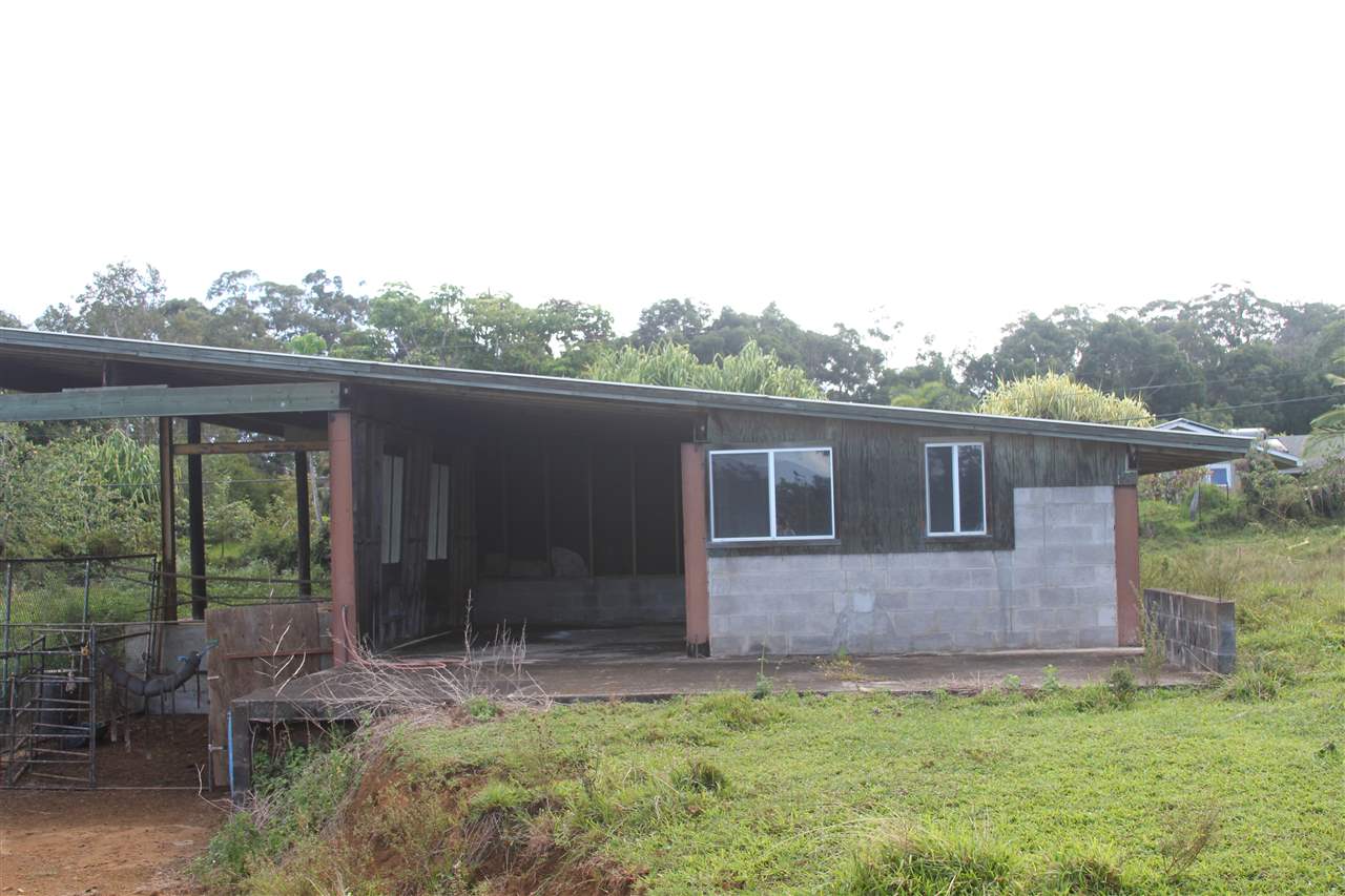 1086 Upper Ulumalu Road Haiku, HI 96708 - Photo 9 of 24 a backyard of a house with seating space