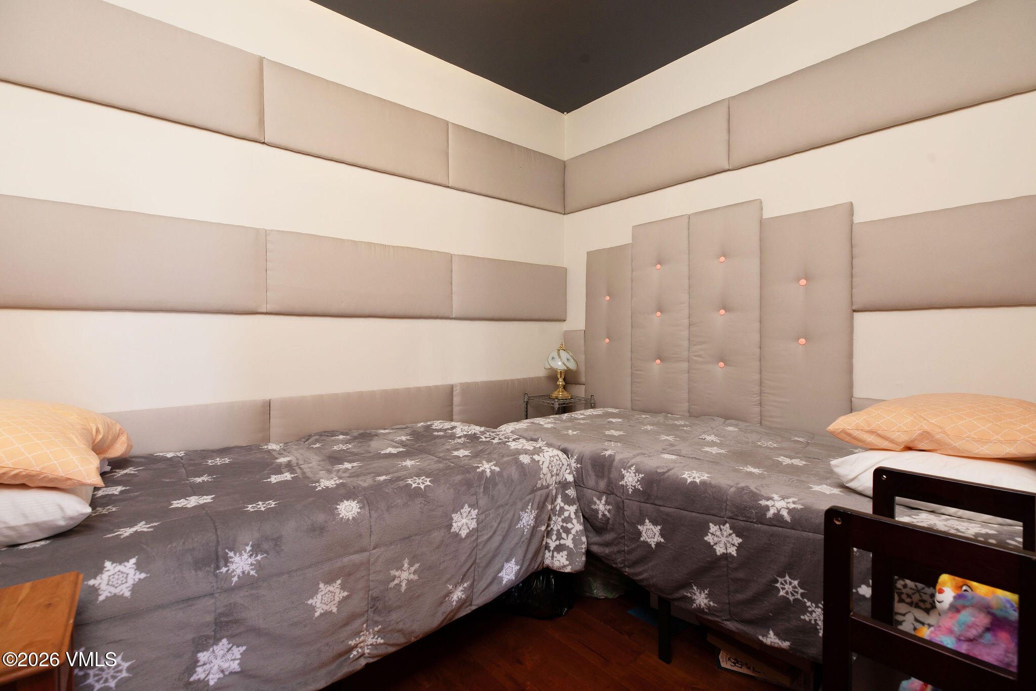 2646 Bear Trap Road, Unit A Avon, CO 81620 - Photo 20 of 40 2602_2646_beartrap_a_interior_den_beds