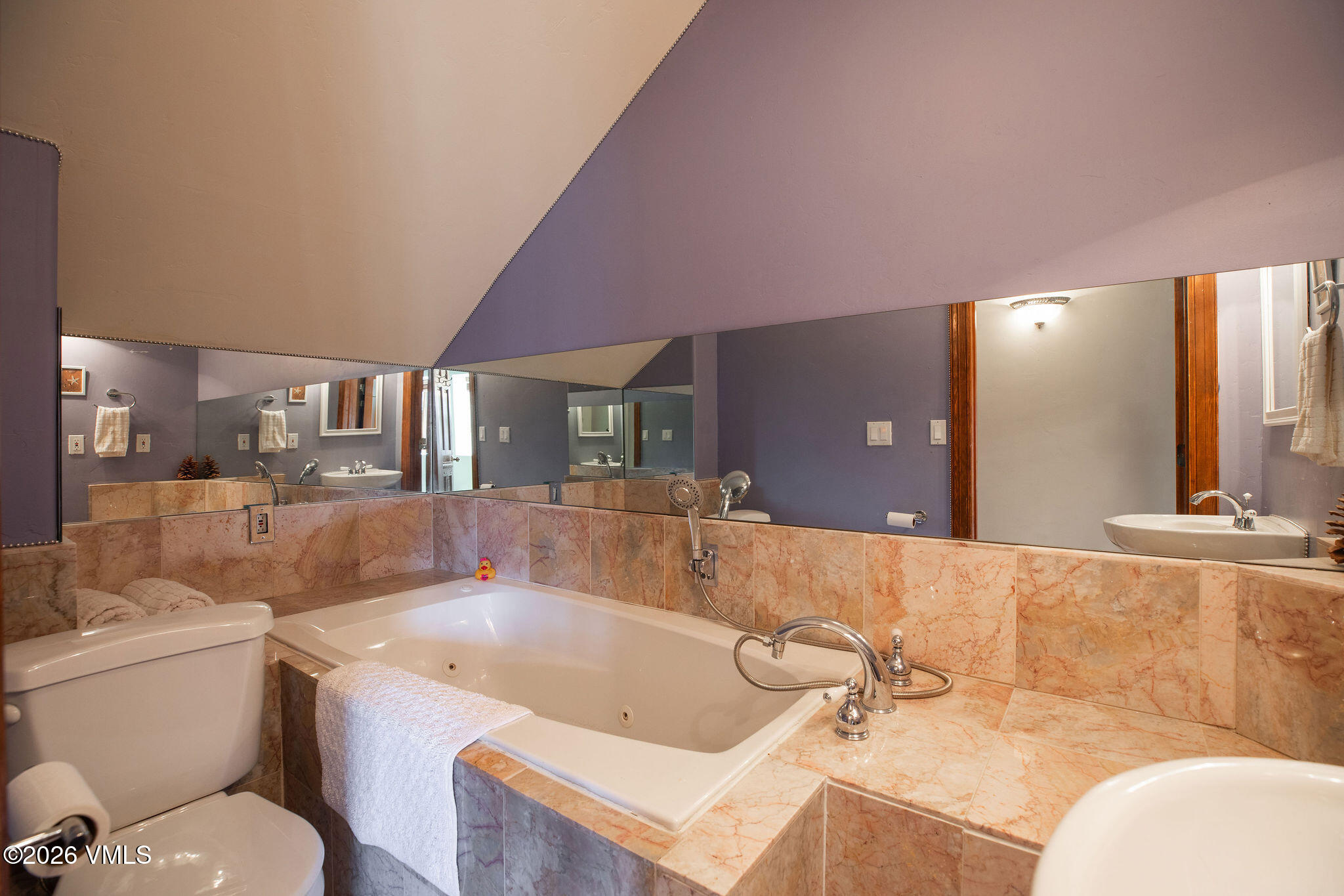 2646 Bear Trap Road, Unit A Avon, CO 81620 - Photo 21 of 40 2646_beartrap_a_interior_bath03