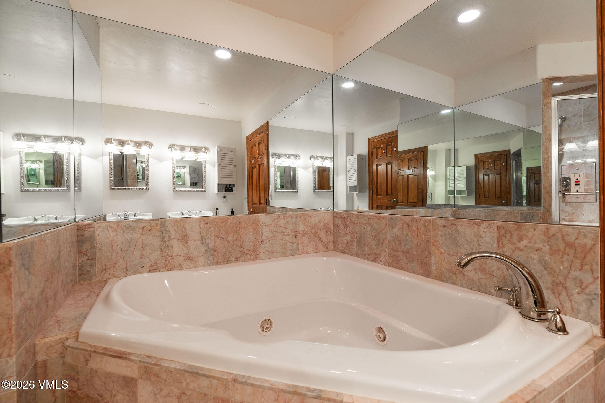 2646 Bear Trap Road, Unit A Avon, CO 81620 - Photo 22 of 40 2646_beartrap_a_interior_bath03_b