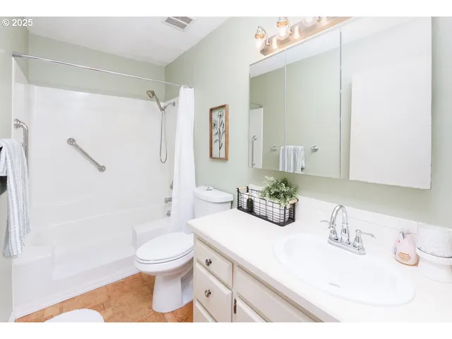 $208,900 | 490 North Hayden Island Drive, Unit 98, Portland, OR 97217