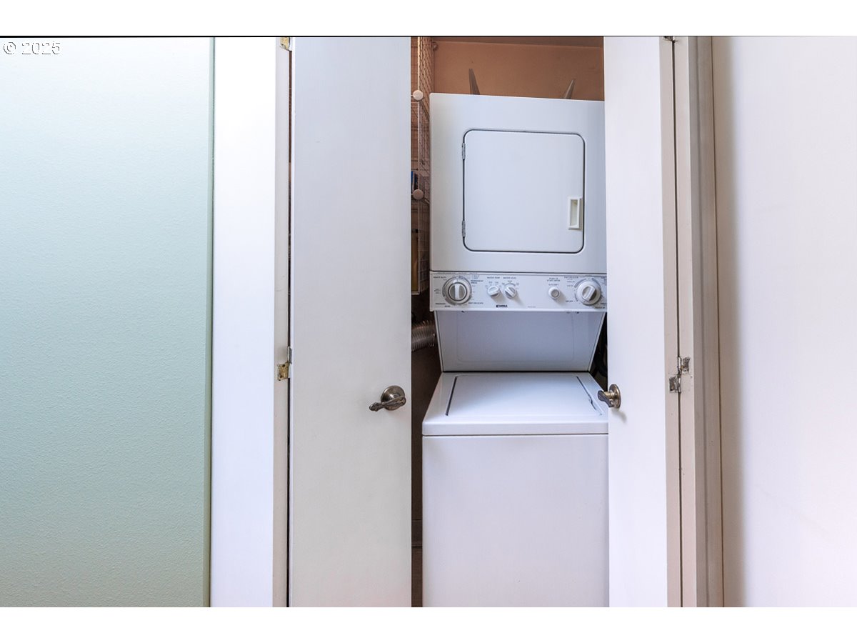 490 North Hayden Island Drive, Unit 98 Portland, OR 97217 - Photo 12 of 21 a bathroom with a sink and a mirror