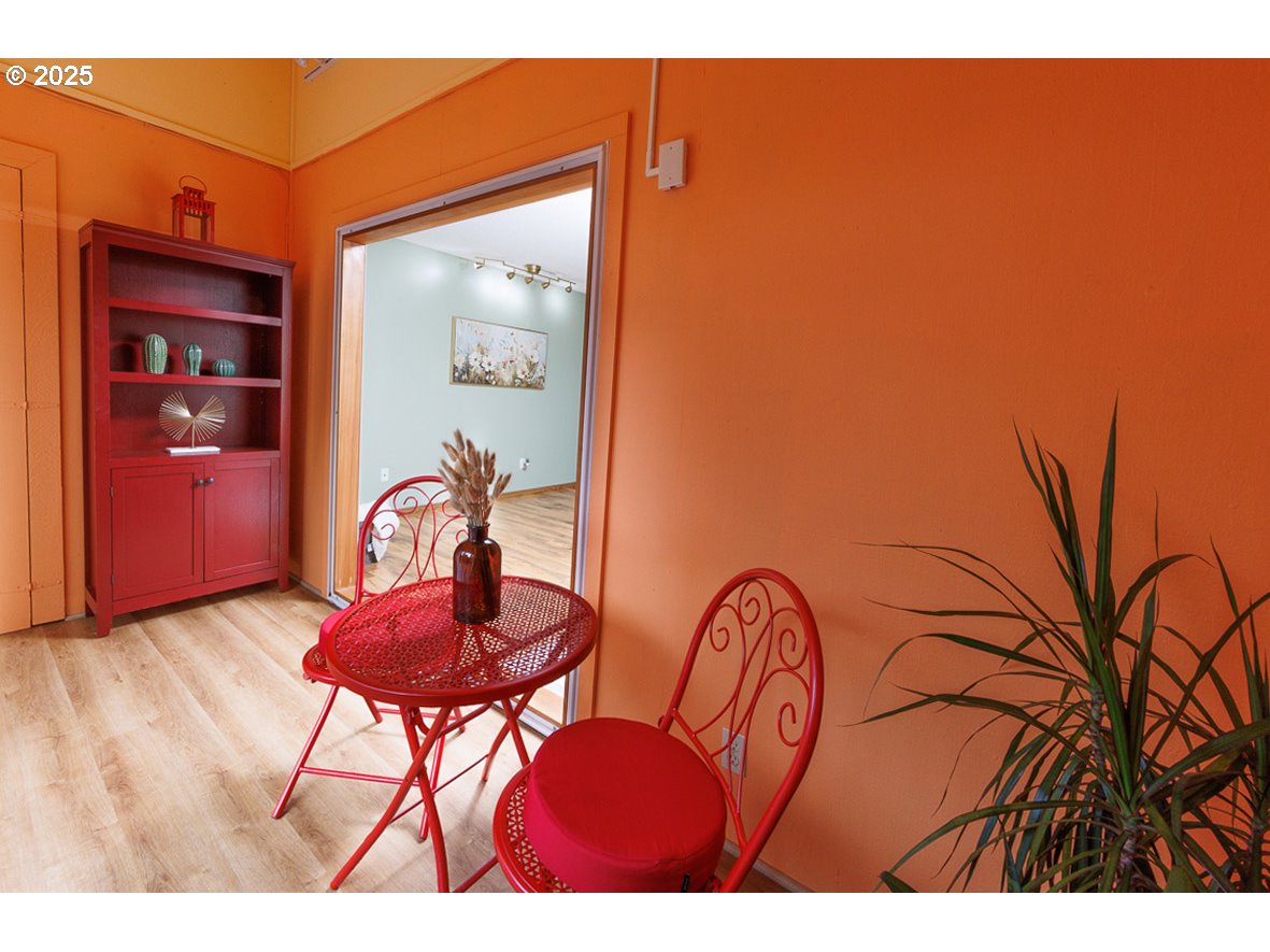 490 North Hayden Island Drive, Unit 98 Portland, OR 97217 - Photo 15 of 21 a view of a chairs and table in the patio