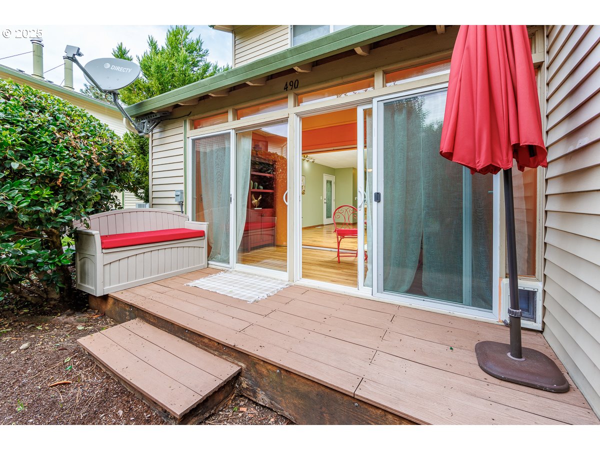 490 North Hayden Island Drive, Unit 98 Portland, OR 97217 - Photo 17 of 21 a view of a backyard with small cabin