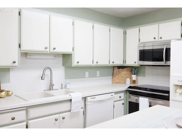 $208,900 | 490 North Hayden Island Drive, Unit 98, Portland, OR 97217