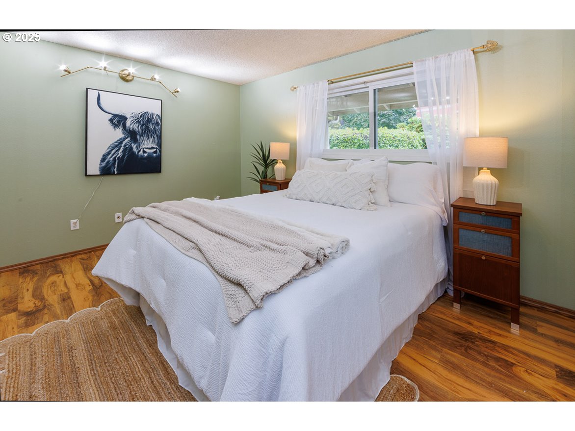 490 North Hayden Island Drive, Unit 98 Portland, OR 97217 - Photo 9 of 21 a bedroom with a bed and a painting on the wall