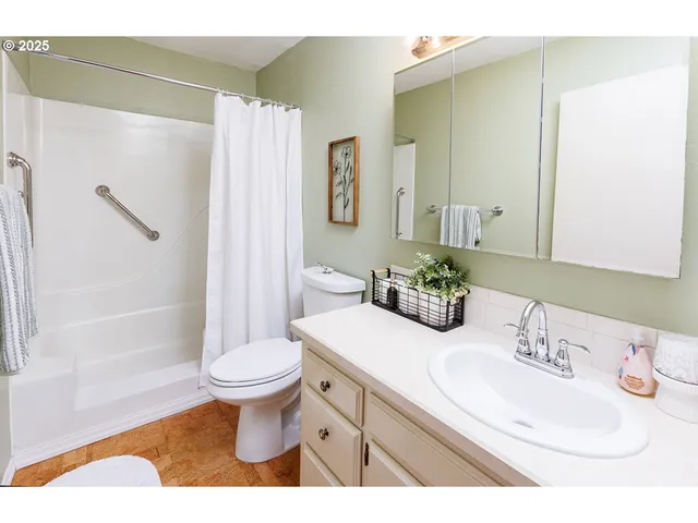 $208,900 | 490 North Hayden Island Drive, Unit 98, Portland, OR 97217