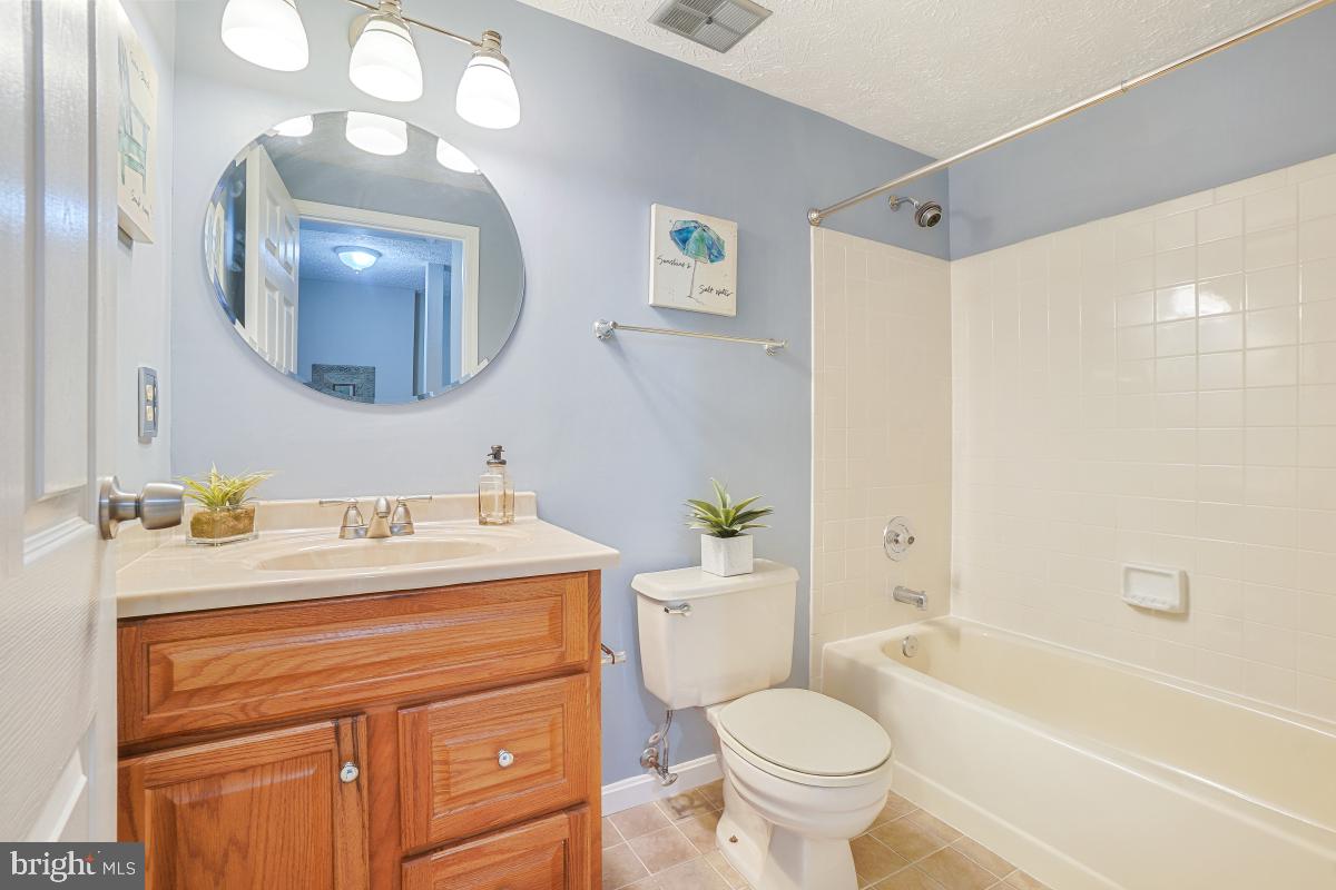 1705 Sundance Drive Reston, VA 20194 - Photo 18 of 29 a bathroom with a sink a toilet and a mirror