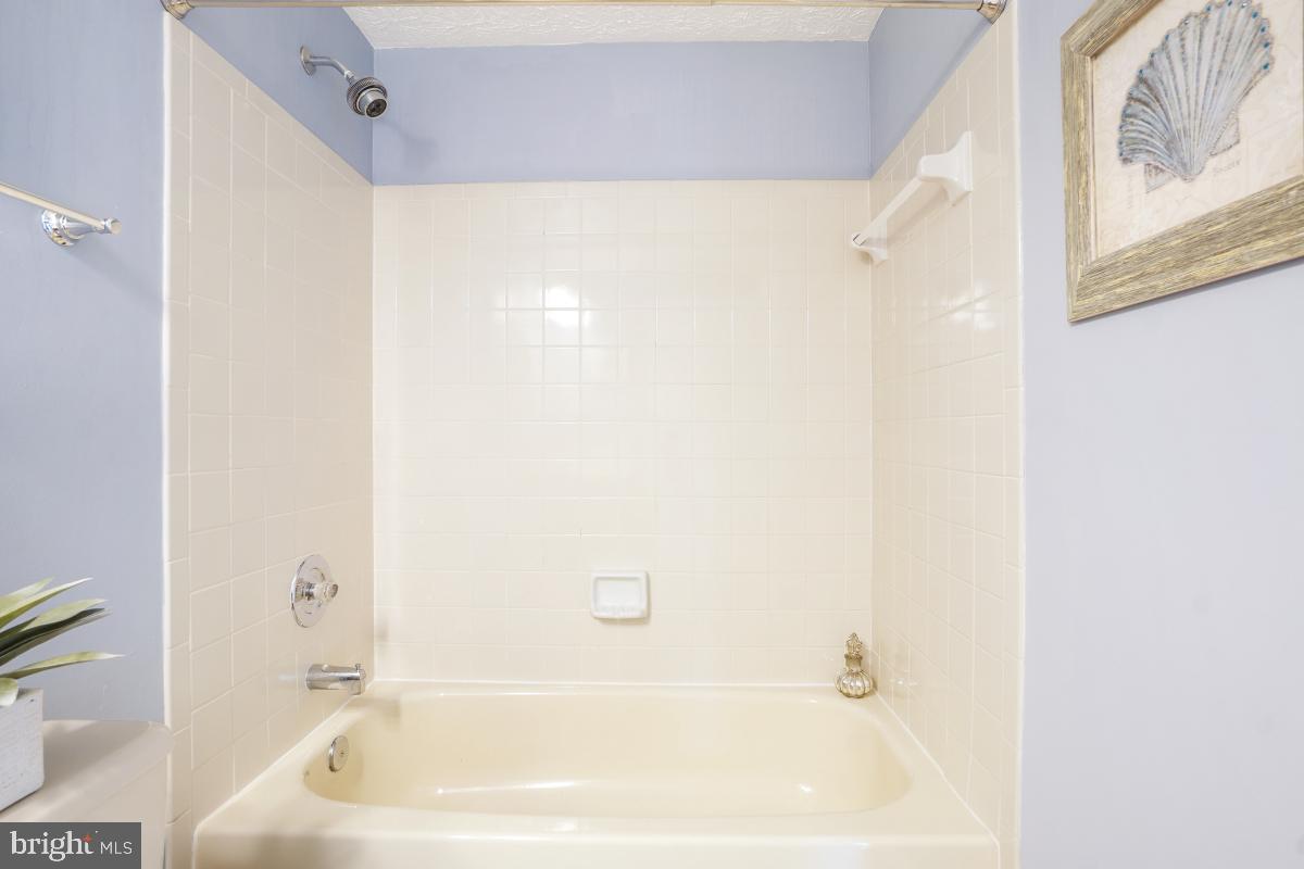 1705 Sundance Drive Reston, VA 20194 - Photo 23 of 29 a bathroom with a bathtub