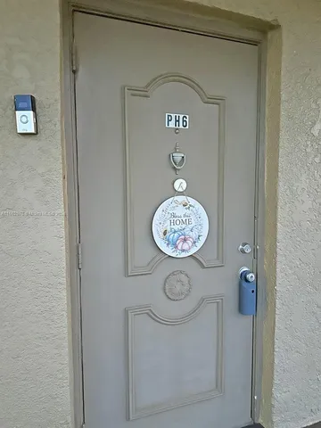 a view of a back yard of the house