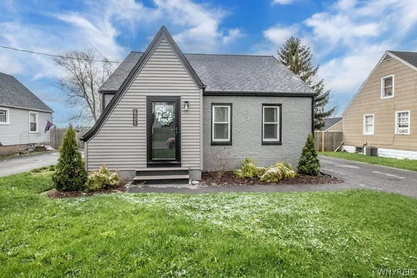 $249,900 | 7117 Packard Road, Niagara, NY 14304