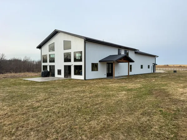 $2,000,000 | 11719 Ridgeview Road, Hokah, MN 55941