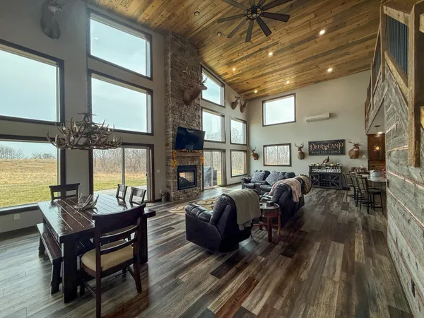 $2,000,000 | 11719 Ridgeview Road, Hokah, MN 55941