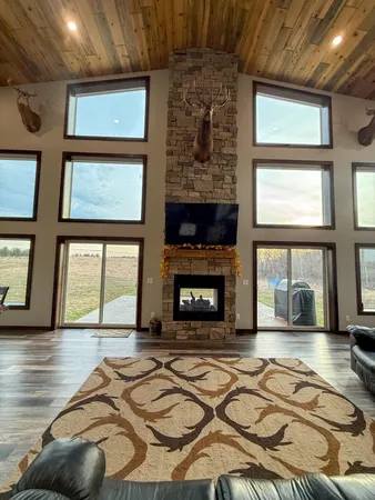 $2,000,000 | 11719 Ridgeview Road, Hokah, MN 55941