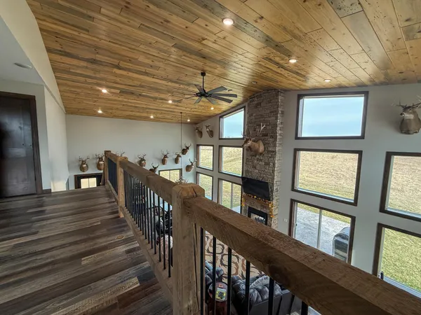 $2,000,000 | 11719 Ridgeview Road, Hokah, MN 55941