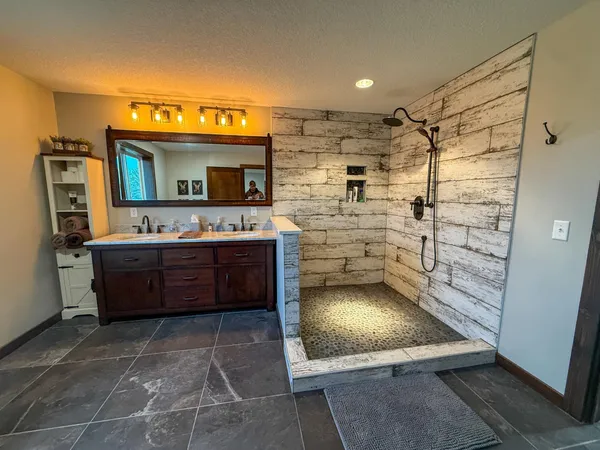 $2,000,000 | 11719 Ridgeview Road, Hokah, MN 55941