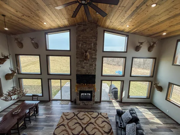 $2,000,000 | 11719 Ridgeview Road, Hokah, MN 55941