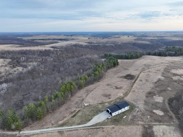 $2,000,000 | 11719 Ridgeview Road, Hokah, MN 55941